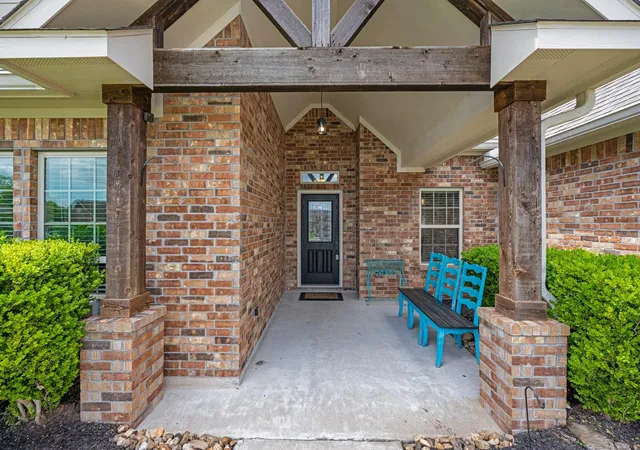 Homes for sale in Lake Jackson, TX | 305 Poppy St, Lake Jackson, TX 77566 | MLS# 38524274