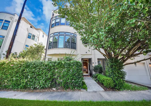 Photo 2 of Townhouse for sale at 6519 Durford St, Houston, TX 77007 | MLS# 61003572 | Listing updated on 2026-09-09