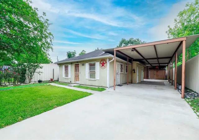 Photo 1 of Single family home for sale at 5422 Rapido Rd, Houston, TX 77033 | MLS# 76722428 | Listing updated on 2025-10-20