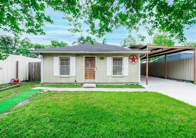 Photo 2 of Single family home for sale at 5422 Rapido Rd, Houston, TX 77033 | MLS# 76722428 | Listing updated on 2025-10-20