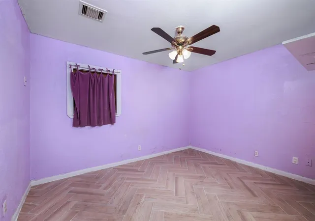 Photo 3 of Single family home for sale at 5422 Rapido Rd, Houston, TX 77033 | MLS# 76722428 | Listing updated on 2025-10-20