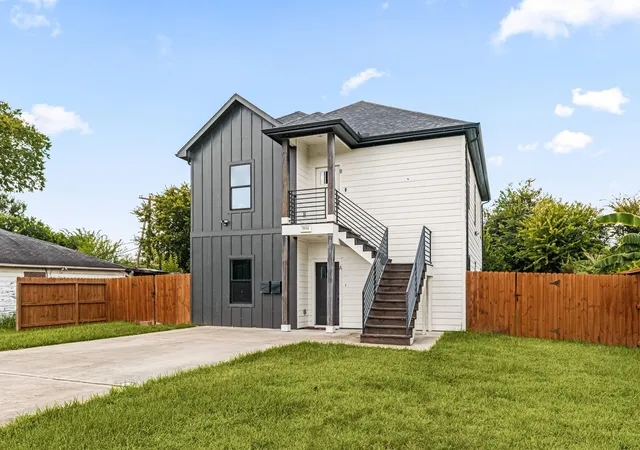 Homes for sale in Houston, TX | 5854 Southville St, Houston, TX 77033 | MLS# 75143315