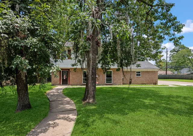 Photo 3 of Sale Pending at 1902 Indian Shrs Rd, Crosby, TX 77532 | MLS# 23988058 | Listing updated on 2026-08-17