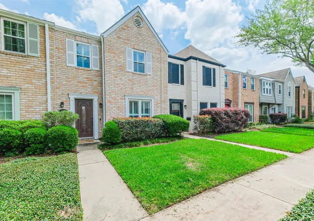 Photo 1 of Townhouse for sale at 1149 Country Pl Dr, Houston, TX 77079 | MLS# 20273747 | Listing updated on 2026-06-17