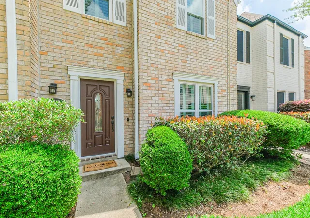 Photo 2 of Townhouse for sale at 1149 Country Pl Dr, Houston, TX 77079 | MLS# 20273747 | Listing updated on 2026-06-17