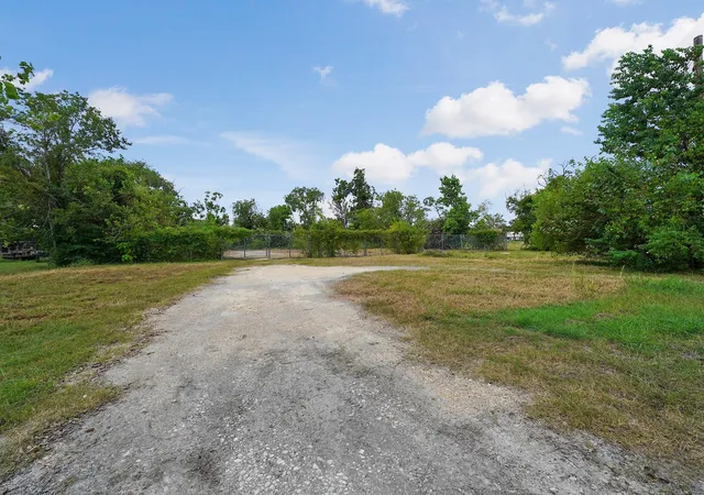 5th image of 2810 Preston Ave Dr, Pasadena, TX 77502 | MLS# 95551792