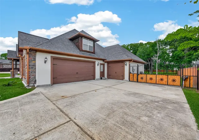 3rd image of 122 Whites Lake Estates Dr, Highlands, TX 77562 | MLS# 26948139