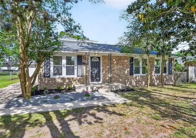 Homes for sale in West Columbia, TX | 729 Loggins Dr, West Columbia, TX 77486 | MLS# 18684234