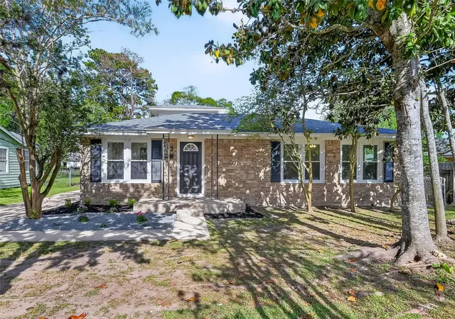 Homes for sale in West Columbia, TX | 729 Loggins Dr, West Columbia, TX 77486 | MLS# 18684234
