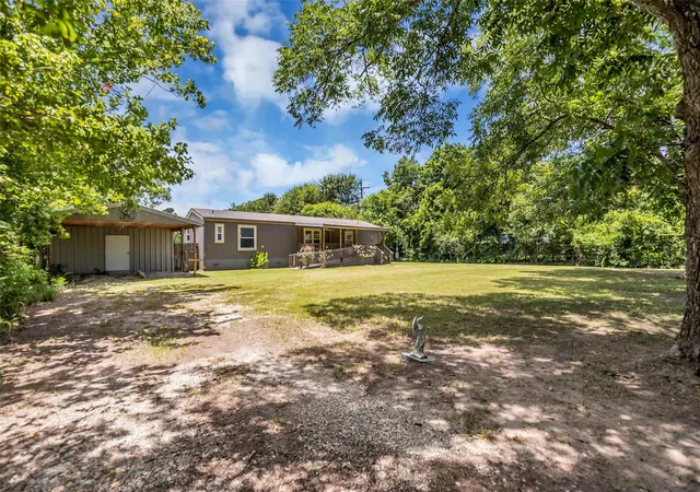 Photo 2 of Single family home for sale at 1305 W 1st Street, Groveton, TX 75845 | MLS# 19769396 | Listing updated on 2026-09-14