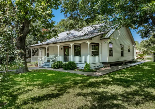 1st image of 109 W Market St, Fayetteville, TX 78940 | MLS# 81708773