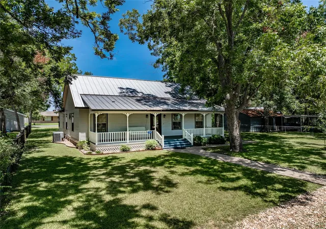 2nd image of 109 W Market St, Fayetteville, TX 78940 | MLS# 81708773