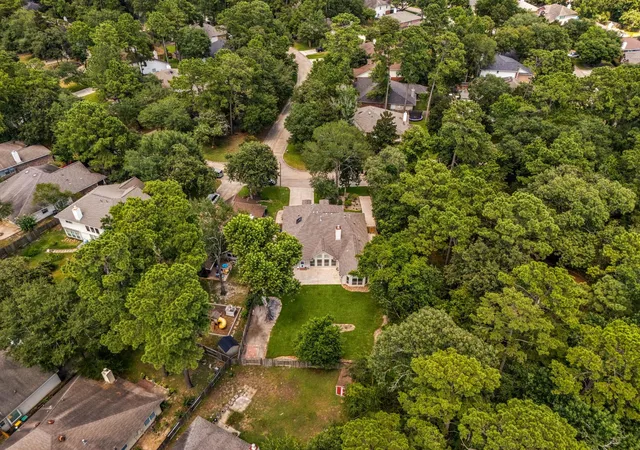 Photo 3 of Single family home for sale at 170 W Drifting Shadows Cir, Conroe, TX 77385 | MLS# 41174374 | Listing updated on 2026-08-03