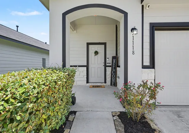 Photo 4 of Single family home for sale at 1118 Bending Trl Dr, Tomball, TX 77375 | MLS# 98735146 | Listing updated on 2026-10-09