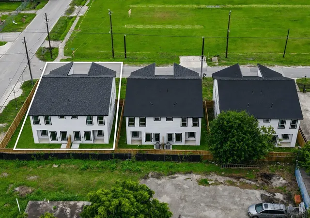2nd image of 8449 Furray Rd, Houston, TX 77028