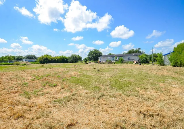 2nd image of 238 Boone Cir, East Bernard, TX 77435 | MLS# 41607054
