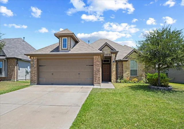 Photo 2 of Single family home for sale at 1007 Trellis Pass, Brenham, TX 77833 | MLS# 61406120 | Listing updated on 2026-08-27