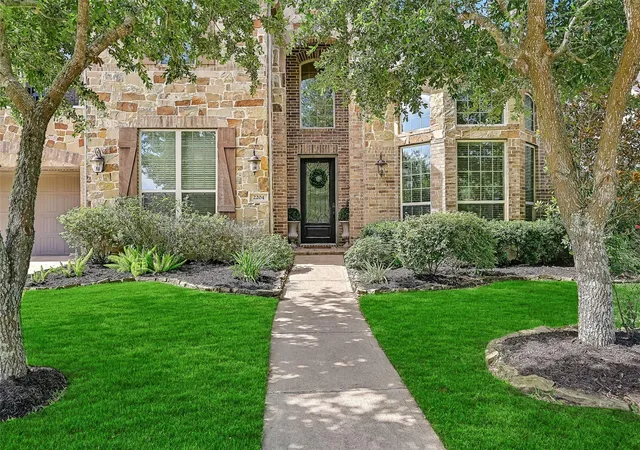 1st image of 2204 Stillhouse Hollow Ln, Friendswood, TX 77546 | MLS# 90673368