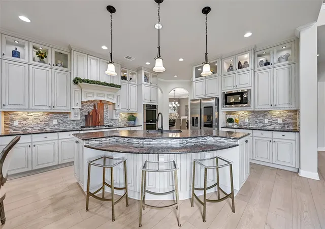 3rd image of 2204 Stillhouse Hollow Ln, Friendswood, TX 77546 | MLS# 90673368