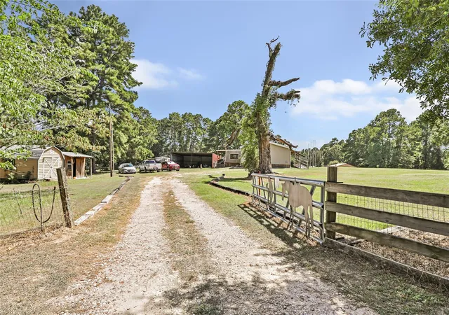 2nd image of 16980 Main Dr, Willis, TX 77318 | MLS# 67303236