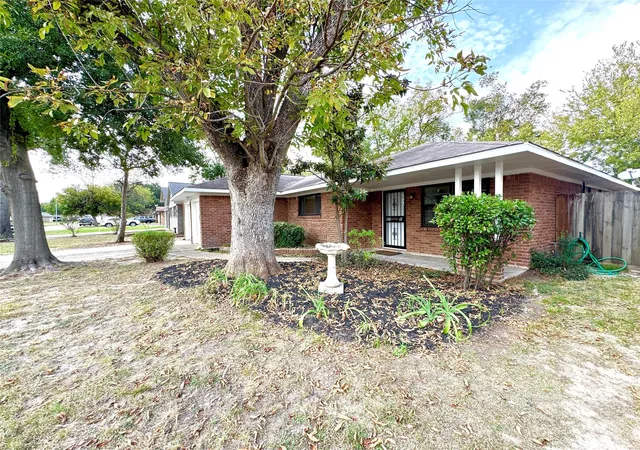 Photo 2 of Single family home for sale at 5510 Nina Lee Ln, Houston, TX 77092 | MLS# 42789320 | Listing updated on 2026-08-30
