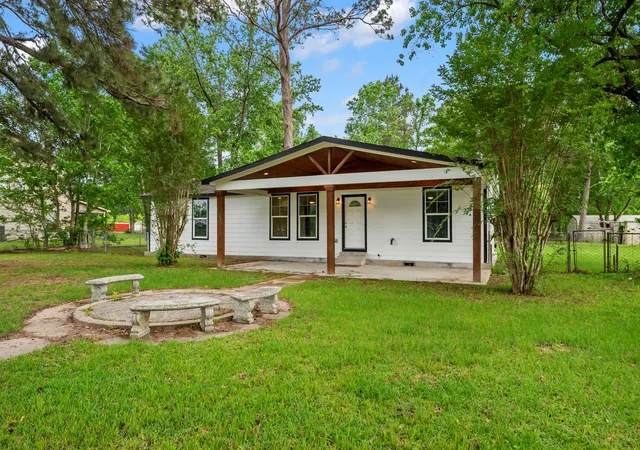 Photo 3 of Single family home for sale at 16452 Edgefield Ln, Conroe, TX 77302 | MLS# 83537340 | Listing updated on 2026-09-02