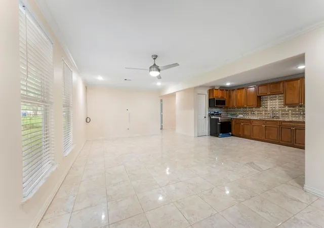Photo 3 of Single family home for sale at 16452 Edgefield Ln, Conroe, TX 77302 | MLS# 83537340 | Listing updated on 2026-09-02
