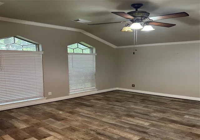 Photo 4 of Single family home for sale at 5202 Valley View Dr, La Porte, TX 77571 | MLS# 96813087 | Listing updated on 2026-09-05