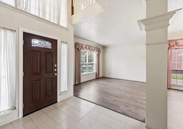 Photo 3 of Sale Pending at 14415 Autumn Cyn Tr, Houston, TX 77062 | MLS# 55052526 | Listing updated on 2026-09-09
