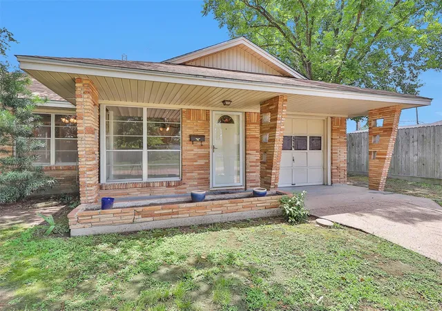 Photo 3 of Single family home for sale at 3919 Gardendale Dr, Houston, TX 77092 | MLS# 91646367 | Listing updated on 2026-09-20