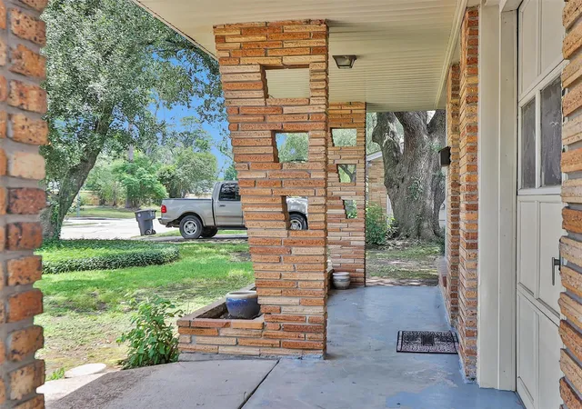 Photo 4 of Single family home for sale at 3919 Gardendale Dr, Houston, TX 77092 | MLS# 91646367 | Listing updated on 2026-09-20