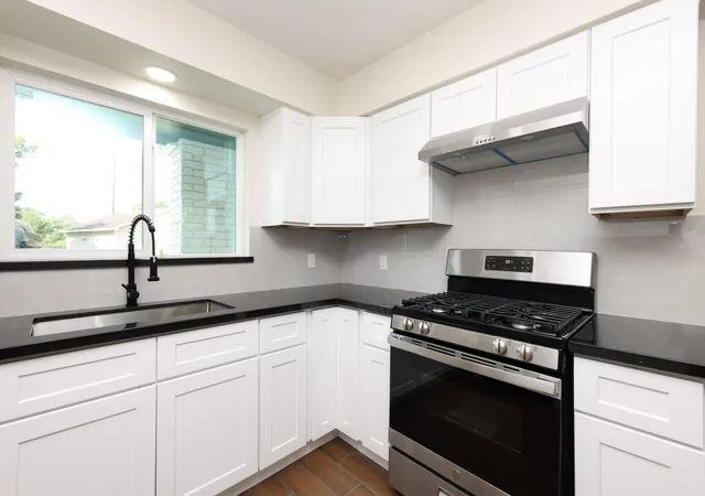 1st image of 9015 Vinearbor St, Houston, TX 77033 | MLS# 33479859