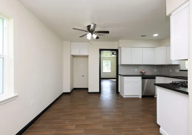 5th image of 9015 Vinearbor St, Houston, TX 77033 | MLS# 33479859