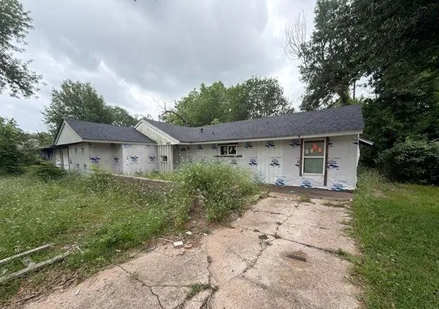 Photo 1 of Single family home for sale at 5822 Lyndhurst Dr, Houston, TX 77033 | MLS# 64974909 | Listing updated on 2026-06-27