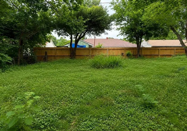 Photo 3 of Single family home for sale at 5822 Lyndhurst Dr, Houston, TX 77033 | MLS# 64974909 | Listing updated on 2026-06-27