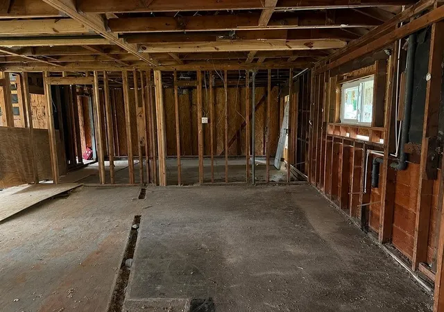 Photo 3 of Single family home for sale at 5822 Lyndhurst Dr, Houston, TX 77033 | MLS# 64974909 | Listing updated on 2026-06-27