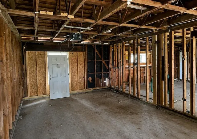 Photo 4 of Single family home for sale at 5822 Lyndhurst Dr, Houston, TX 77033 | MLS# 64974909 | Listing updated on 2026-06-27