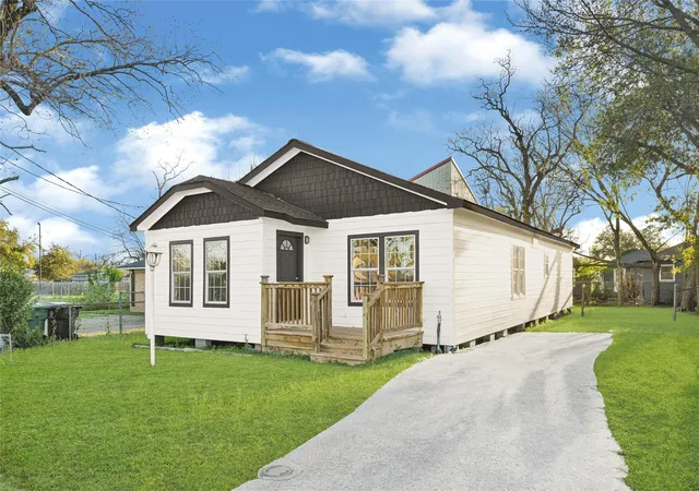 Photo 1 of Sale Pending at 3004 Wayne St, Houston, TX 77026 | MLS# 37871092 | Listing updated on 2026-08-24