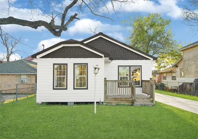 Photo 2 of Sale Pending at 3004 Wayne St, Houston, TX 77026 | MLS# 37871092 | Listing updated on 2026-08-24