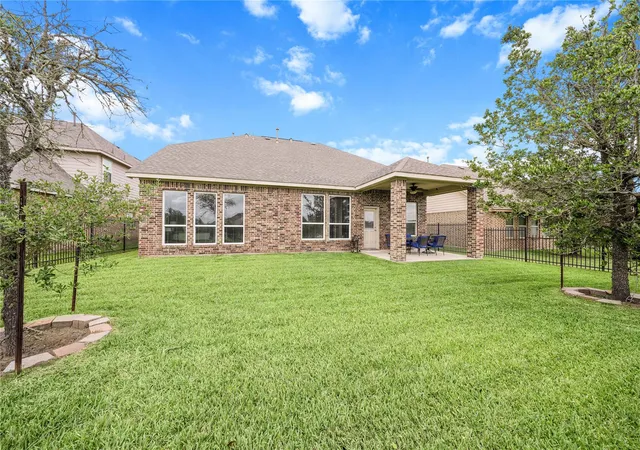 Homes for sale in Rosharon, TX | 1822 Luminous Waters Ln, Rosharon, TX 77583 | MLS# 38714389