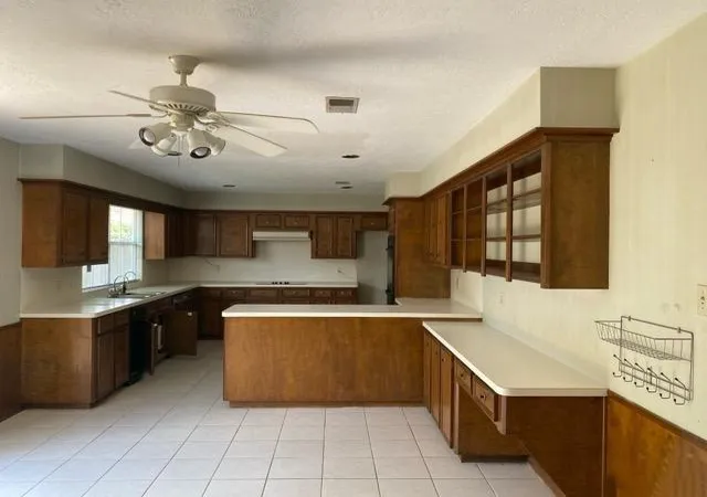 Photo 3 of Sale Pending at 6907 King Arthur Ct, Spring, TX 77379 | MLS# 18793166 | Listing updated on 2026-09-21