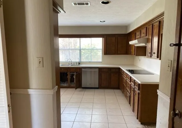 Photo 4 of Sale Pending at 6907 King Arthur Ct, Spring, TX 77379 | MLS# 18793166 | Listing updated on 2026-09-21