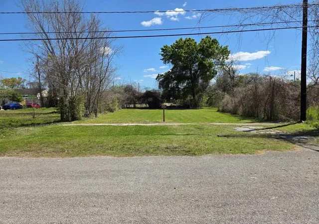 Photo 1 of Sale Pending at 3403 Bastrop St, Houston, TX 77004 | MLS# 43269652 | Listing updated on 2026-09-15