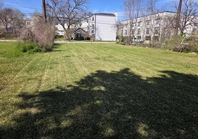 Photo 2 of Sale Pending at 3403 Bastrop St, Houston, TX 77004 | MLS# 43269652 | Listing updated on 2026-09-15