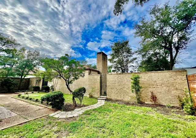 2nd image of 5610 Woodway Dr, Houston, TX 77056 | MLS# 87954529