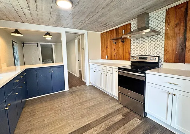 3rd image of 102 N Temple St, Caldwell, TX 77836 | MLS# 14691401