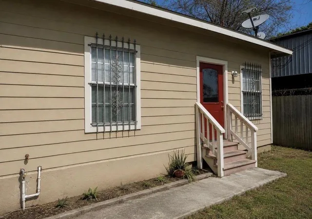 9th image of 313 Blanche St, Houston, TX 77011 | MLS# 7339450
