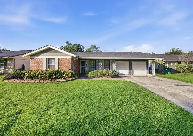 1st image of 6705 Roos Rd, Houston, TX 77074 | MLS# 70871145