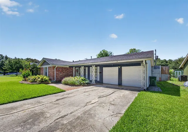 2nd image of 6705 Roos Rd, Houston, TX 77074 | MLS# 70871145