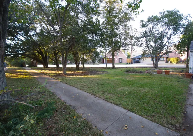 Homes for sale in Houston, TX | 4210 Coleridge St, Houston, TX 77005 | MLS# 54801758